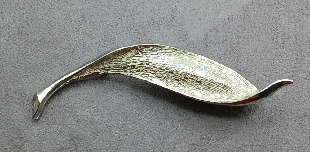 Vintage Textured Silver Tone Leaf Brooch Stamped Elizabeth Morrey